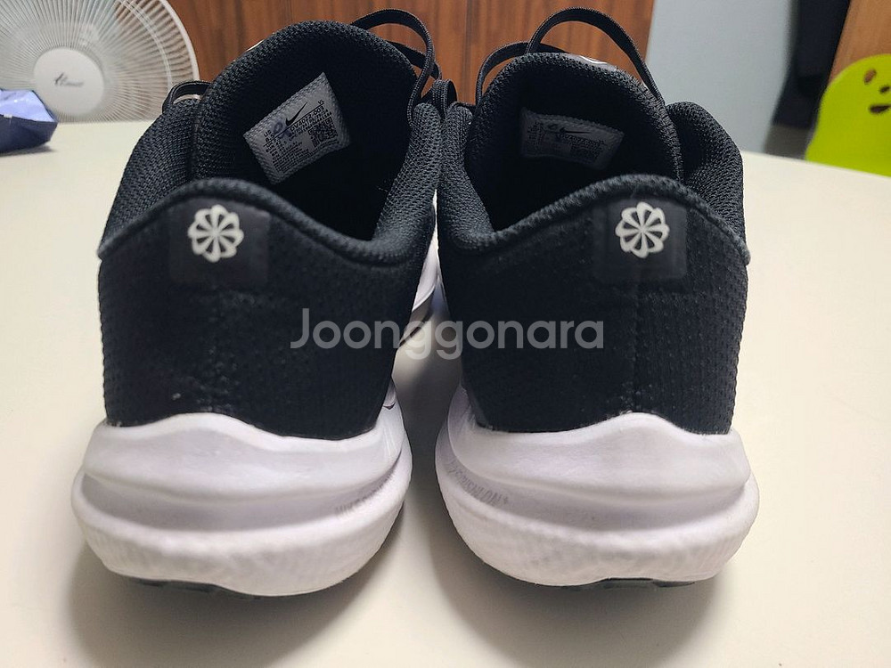 나이키 에어 윈플로 10 265사이즈 팝니다.--8