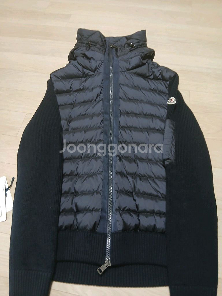 몽클레어 후드니트패딩 L 판매합니다--1