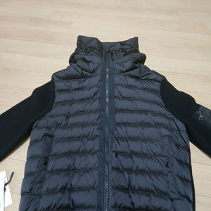 몽클레어 후드니트패딩 L 판매합니다