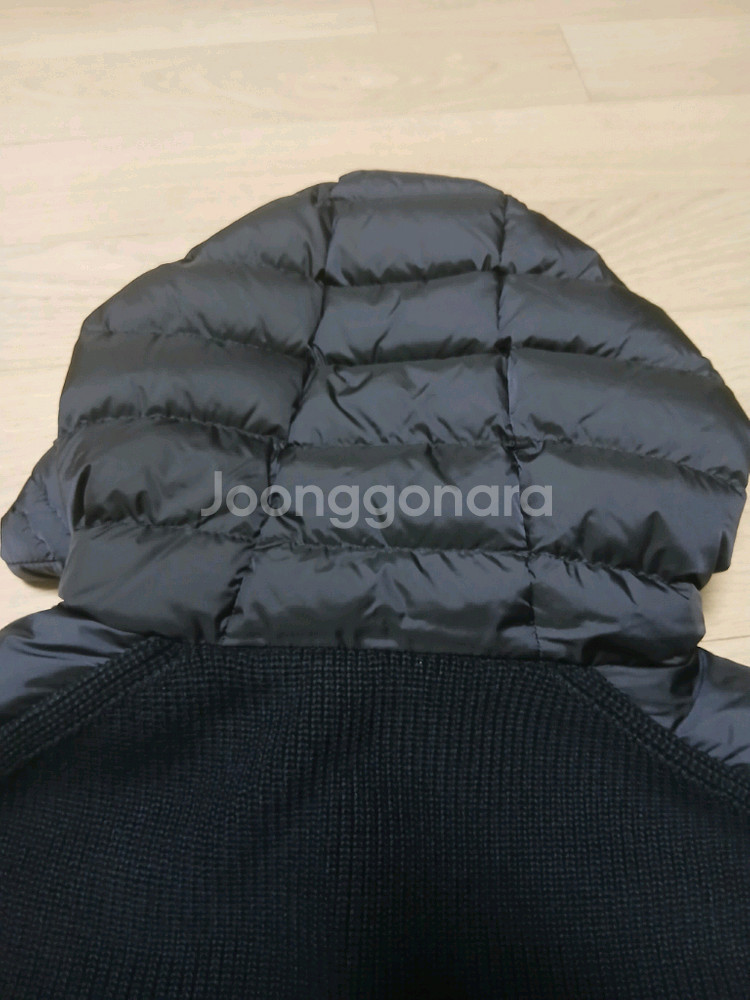 몽클레어 후드니트패딩 L 판매합니다--3