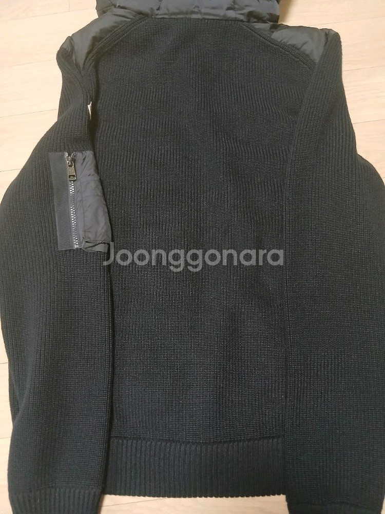 몽클레어 후드니트패딩 L 판매합니다--4