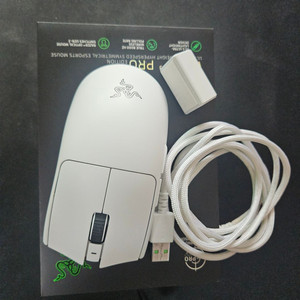 바이퍼 v3 pro 화이트 판매합니다.