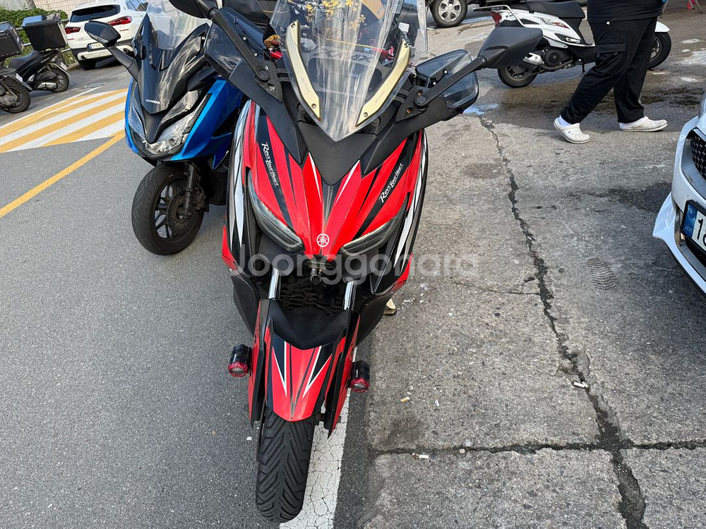 xmax 300 20년식튜닝 오토바이 팝니다--0