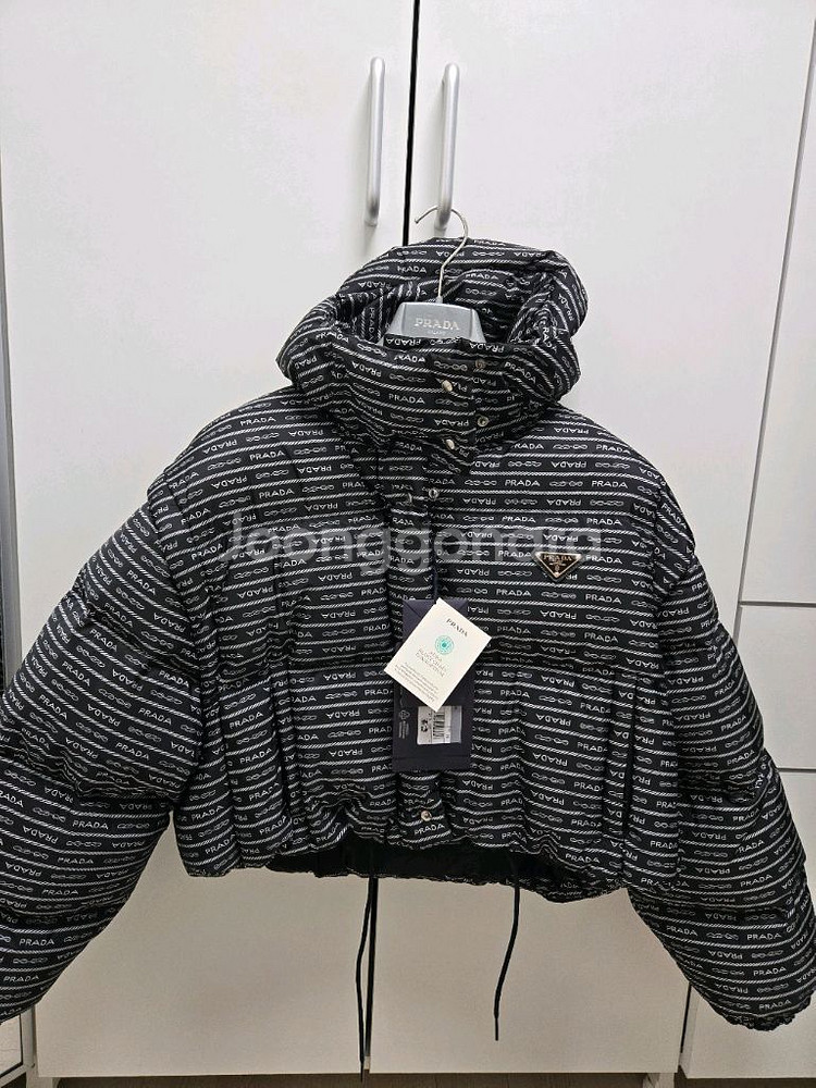 새상품 프라다 리나일론 숏패딩 38(55~66)--0