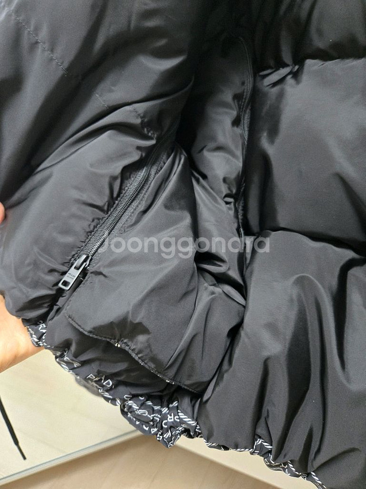 새상품 프라다 리나일론 숏패딩 38(55~66)--4