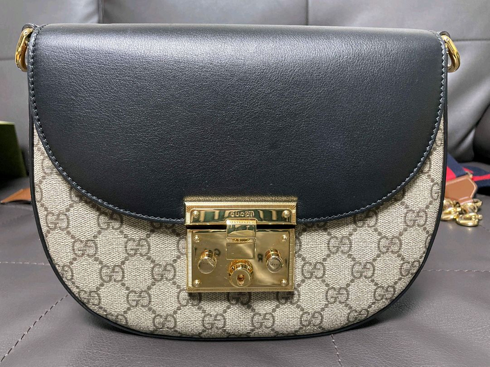 구찌 반달 패드락 가방 이미지