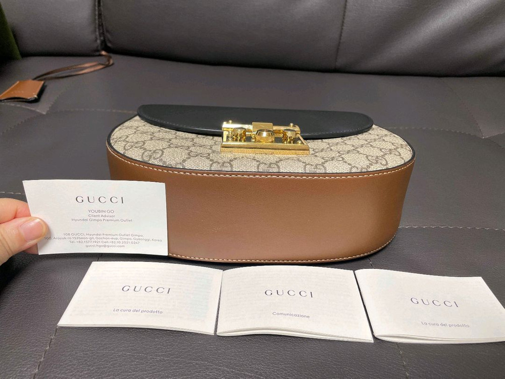 구찌 반달 패드락 가방 이미지