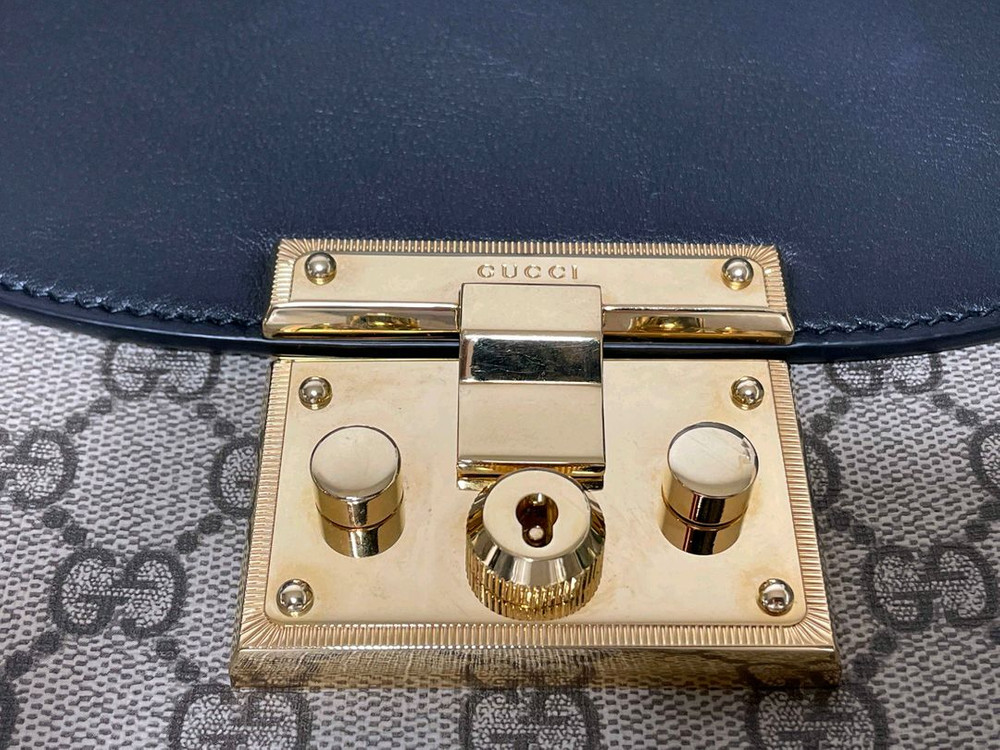 구찌 반달 패드락 가방 이미지