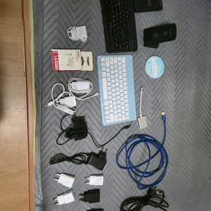 각종 전자기기 어댑터 충전기