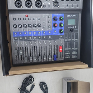 ZOOM 오디오믹서 L-8