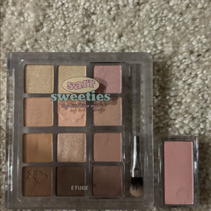 에뛰드 소프트당충전 아이섀도우 팔레트 + 새상품 블러셔