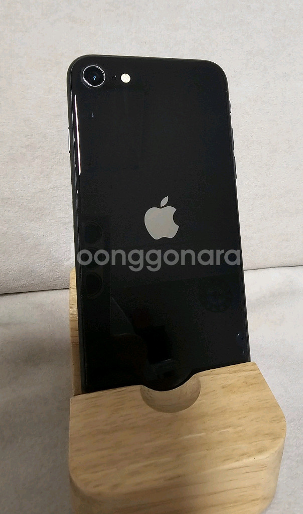 아이폰 SE2 블랙 128G 판매합니다!(선물용)--1