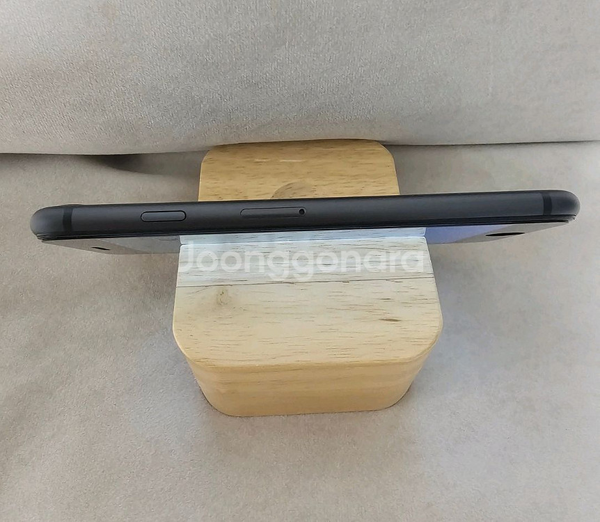 아이폰 SE2 블랙 128G 판매합니다!(선물용)--2