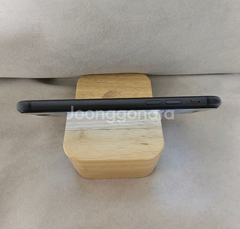 아이폰 SE2 블랙 128G 판매합니다!(선물용)--3