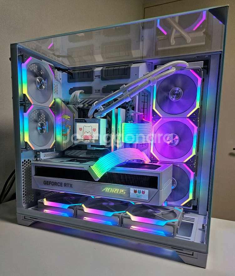 9950X3D RTX5090 하이엔드 화이트 데스크탑--3