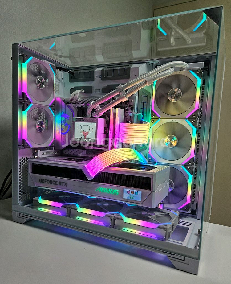 9950X3D RTX5090 하이엔드 화이트 데스크탑--2