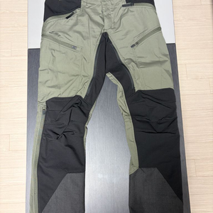 (S급)룬닥스 마케 숏 그린색 남성 50사이즈 팝니다!