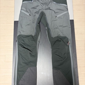 (S급)룬닥스 마케 숏 차콜색 남성 50사이즈 팝니다!