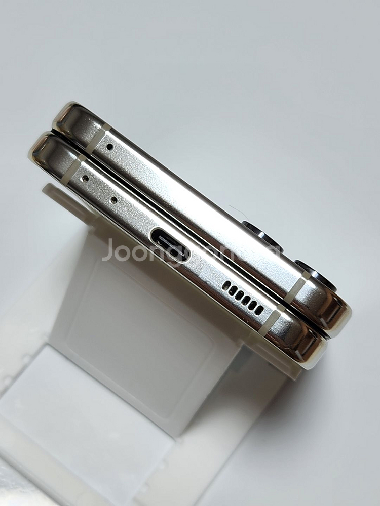 갤럭시Z플립5 256G 무잔상 크림 56598--5