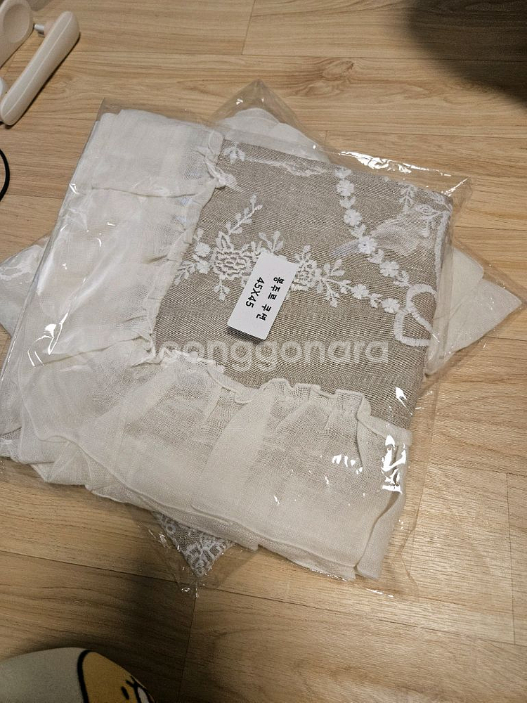 라벨르 엠 자수 쿠션커버 2장--2