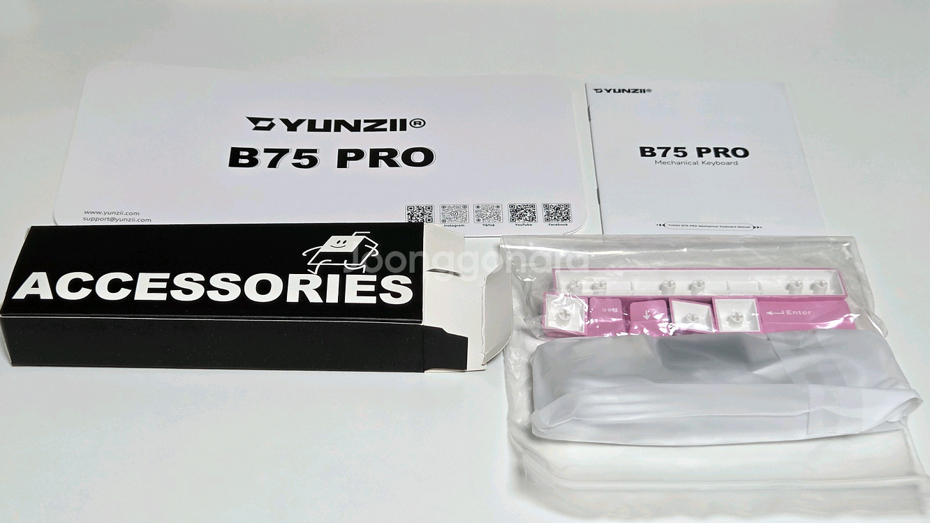 yunzii b75 pro 핑크색 키보드 (손윤활 완료--2