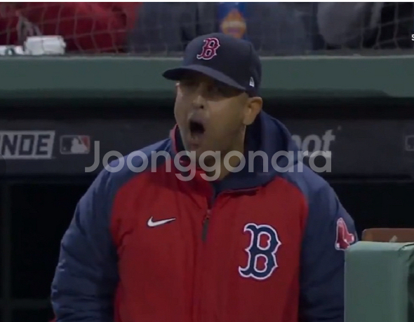 나이키 보스턴 레드삭스 덕아웃 구스 패딩점퍼 L(105--1