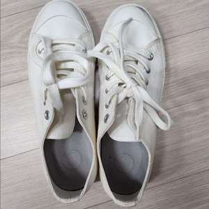 무인양품 스니커즈 흰색 220 만원 거의새거!