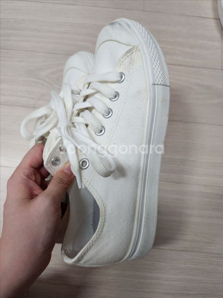 무인양품 스니커즈 흰색 220 만원 거의새거!--2