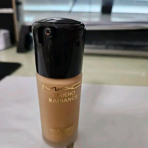 맥 스튜디오 래디언스 파운데이션