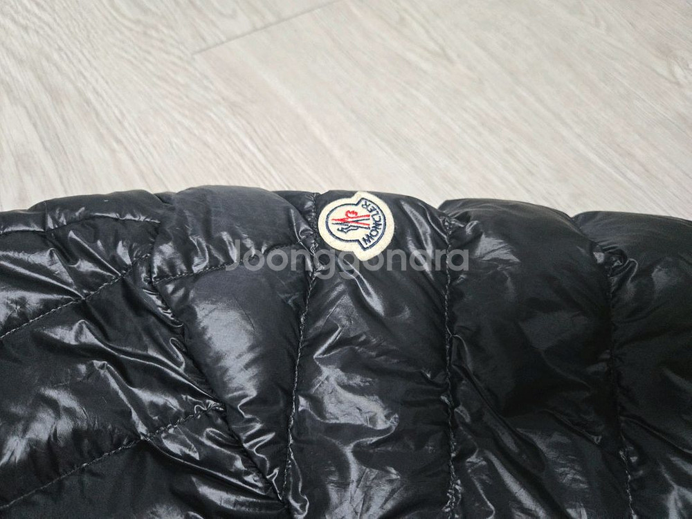 몽클레어 경량패딩 풀박스 판매합니다.--5