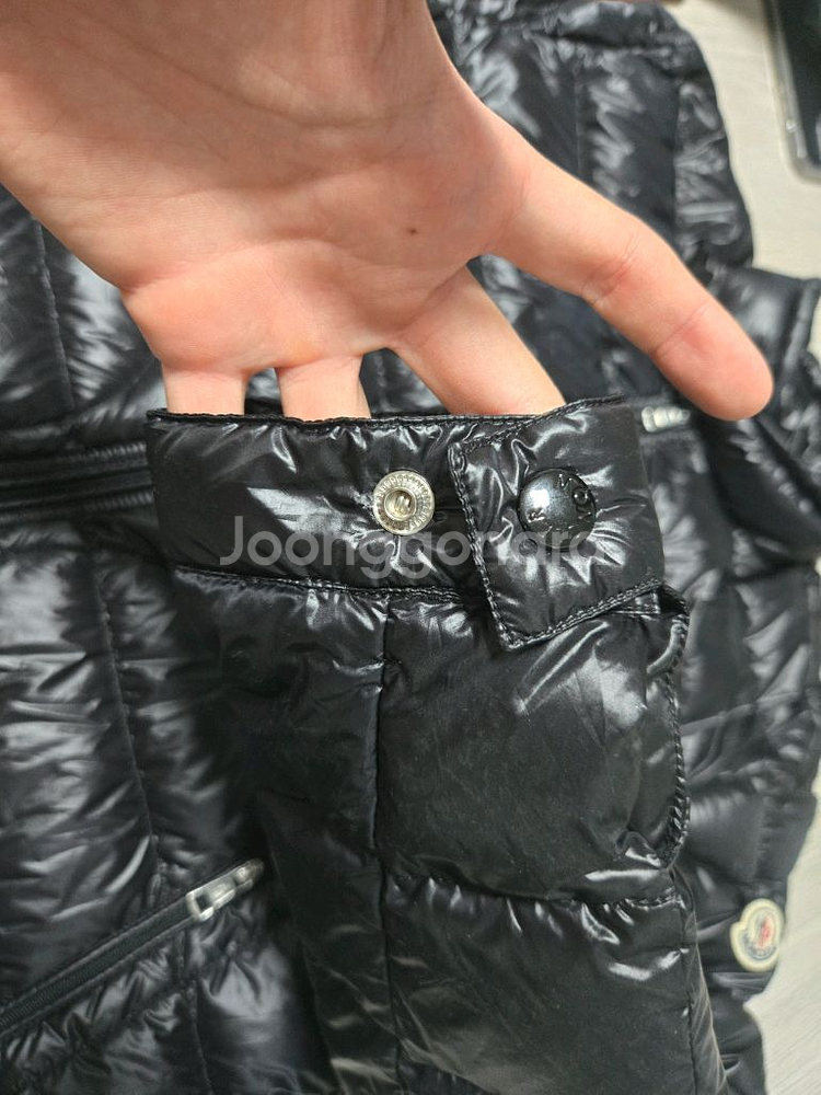 몽클레어 경량패딩 풀박스 판매합니다.--7