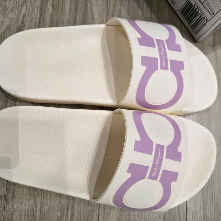 페라가모 슬리퍼--3