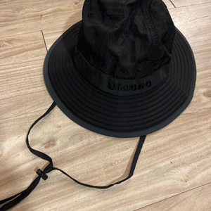 엄브로 버킷 블랙 팝니다.