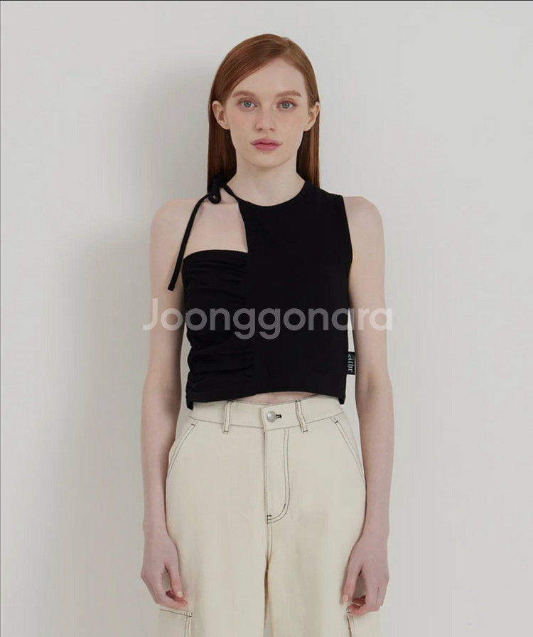 새상품)앤디아더 블랙 셔링 절개 슬리브스--0