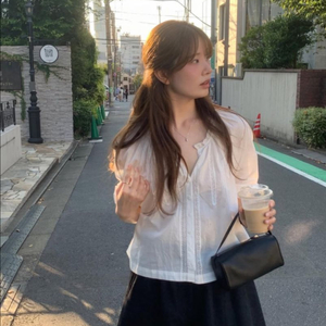 (새상품)온스 지젤 레이스 셔링 블라우스