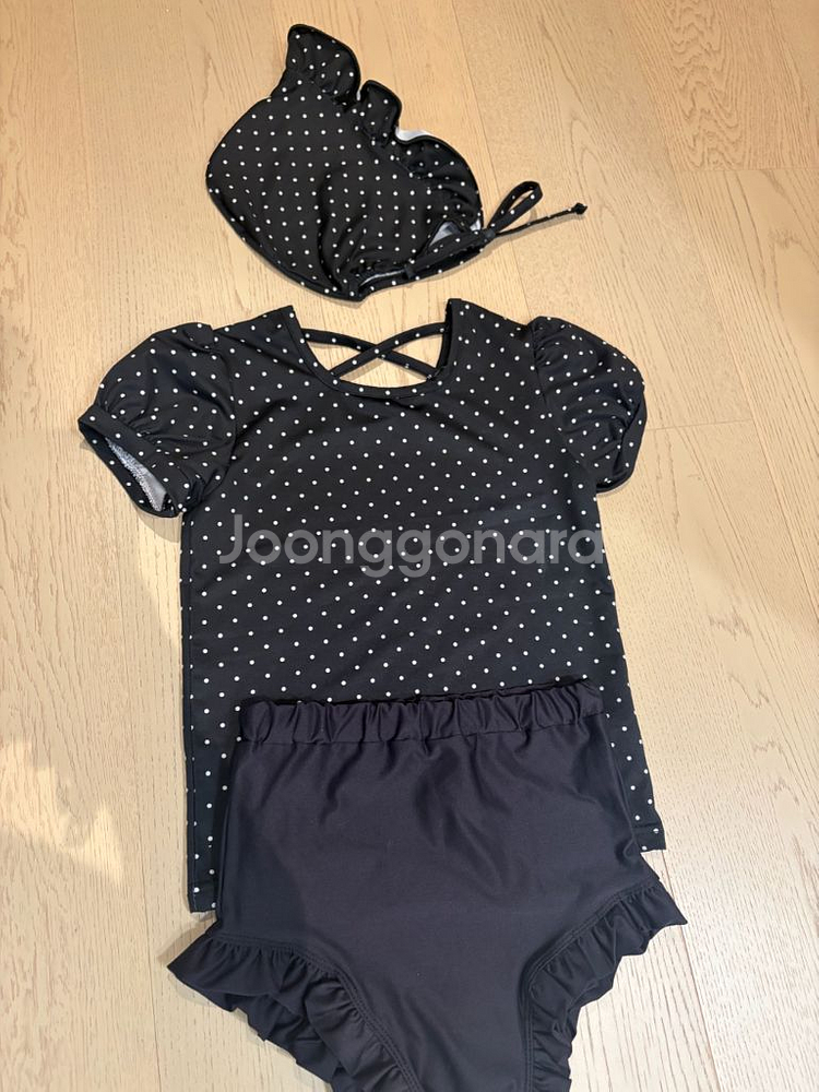 꽁떼레베 수영복 투피스 + 모자 (1회 착용)--2