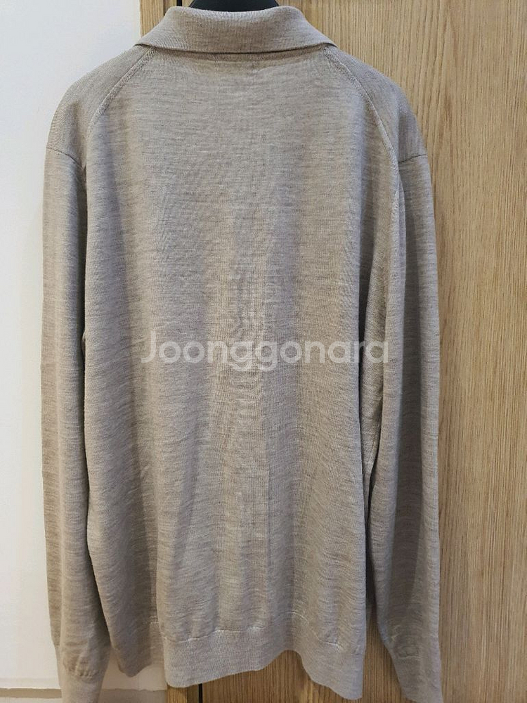 갤럭시 남성 카라 니트 판매합니다!--2