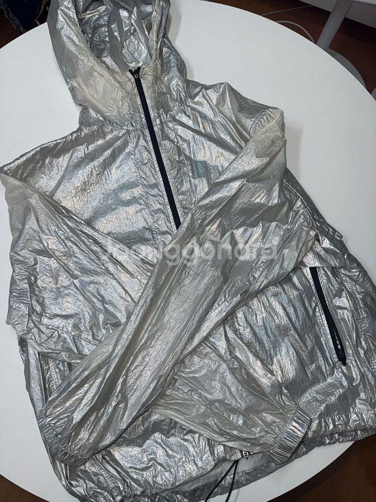 uvu ultralight windbreaker--3