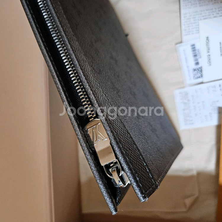 루이비통 포쉐트 보야주 메탈 클러치 MM--5