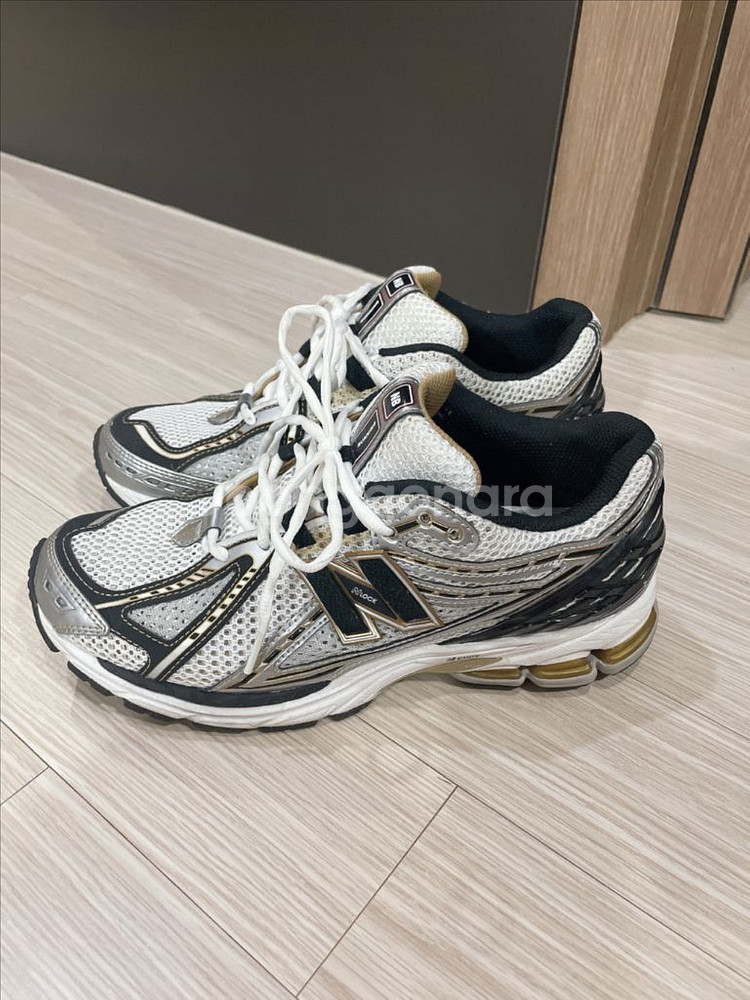 뉴발란스 1906 255사이즈--0