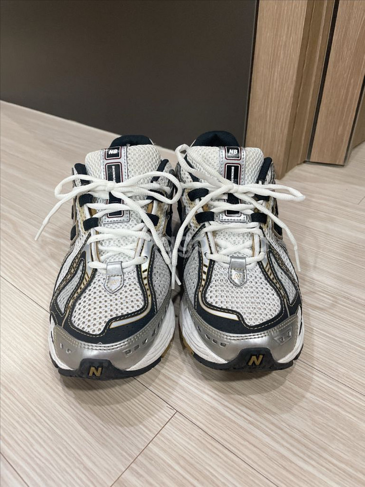 뉴발란스 1906 255사이즈--1