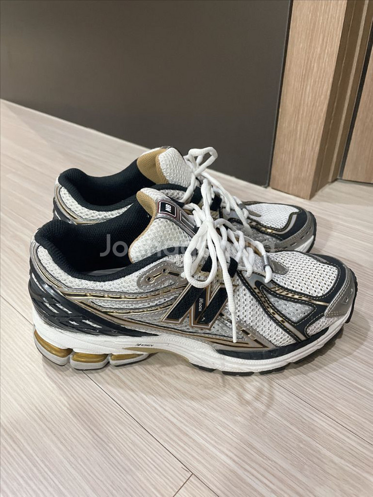 뉴발란스 1906 255사이즈--2