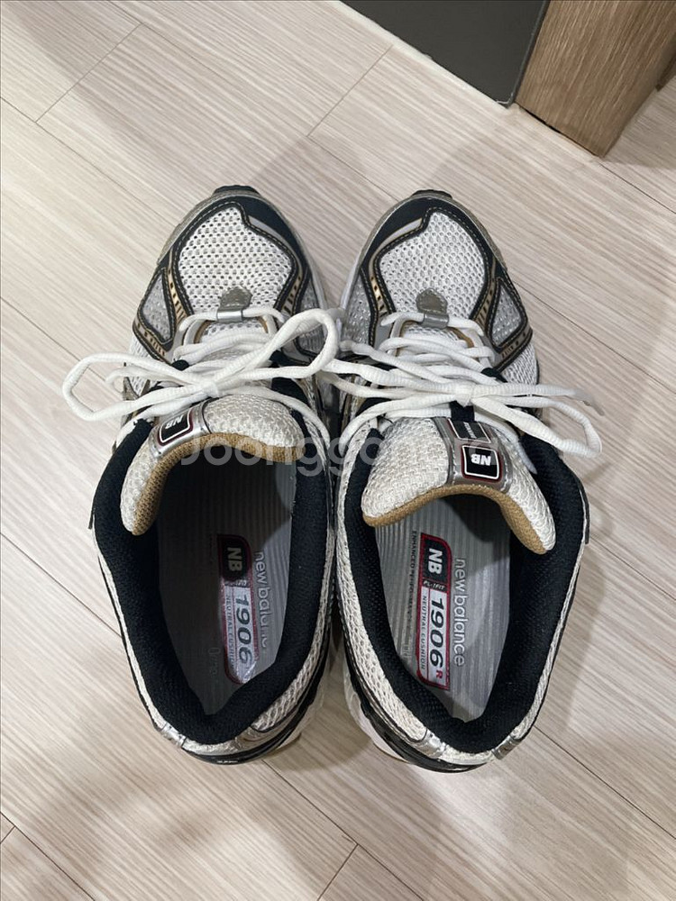 뉴발란스 1906 255사이즈--4