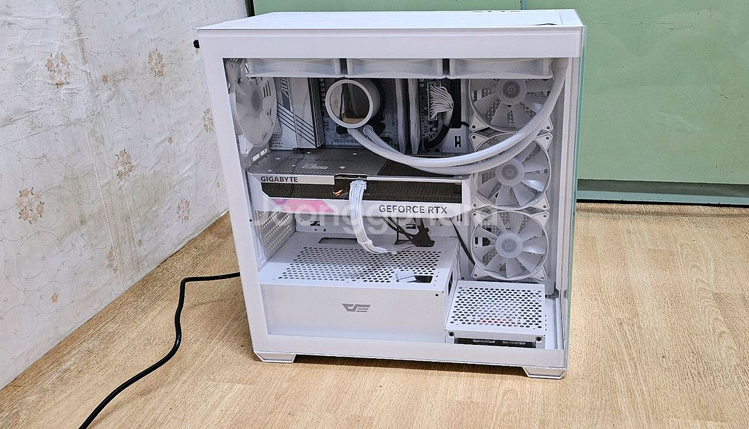 AMD 7800X3D 게이밍 본체 판매합니다--0