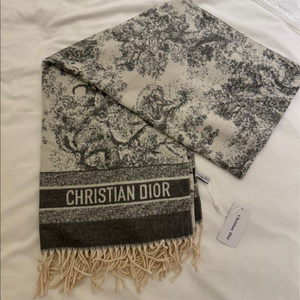 디올 CHRISTIAN DIOR 블랙&화이트 머플러