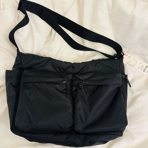 유니클로 멀티포켓숄더백 팝니다