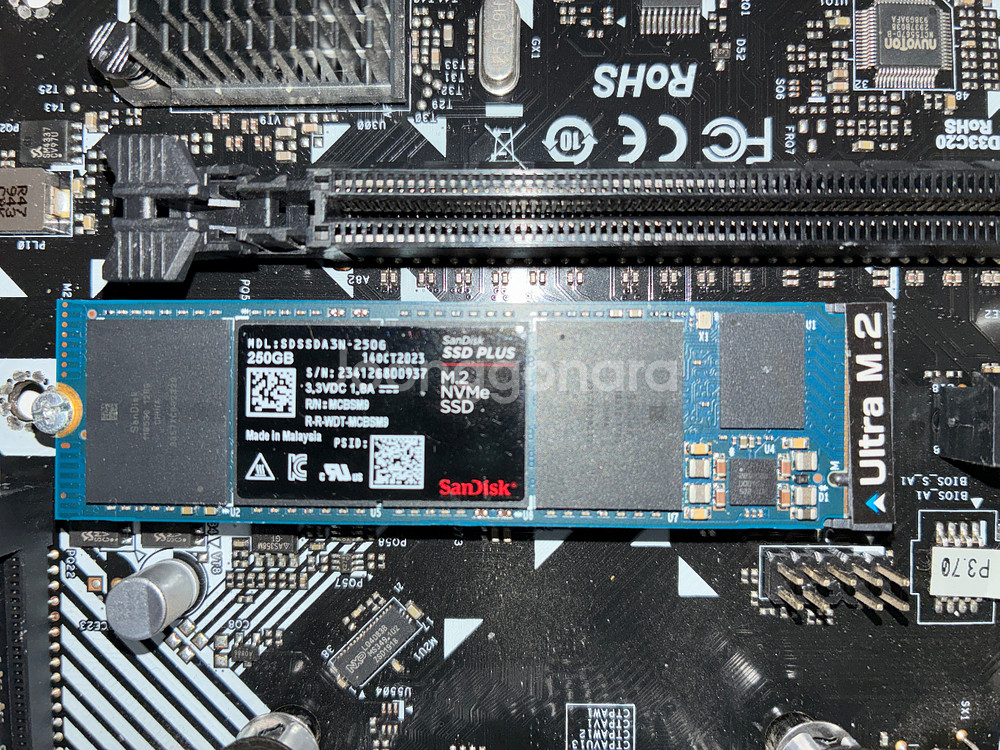 3200G 보드셋 (cpu 메인보드 램 ssd) 팝니다--1