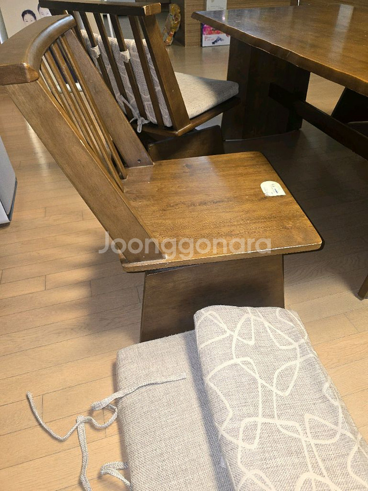 아피나 (APINA) 4인 식탁 + 의자 세트--7