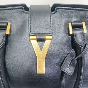 생로랑 카바스 블랙 토트백입니다