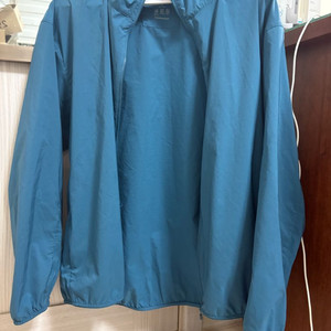 유니클로 포켓터블 바람막이 M사이주